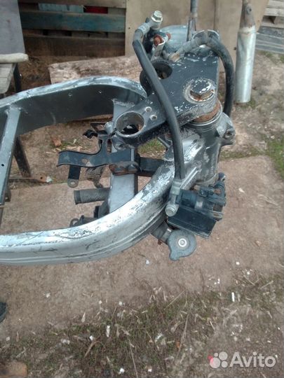 В разборе Kawasaki ZZR 250