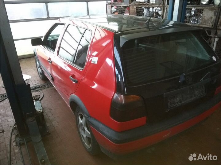 Разбор на запчасти Volkswagen Golf 3