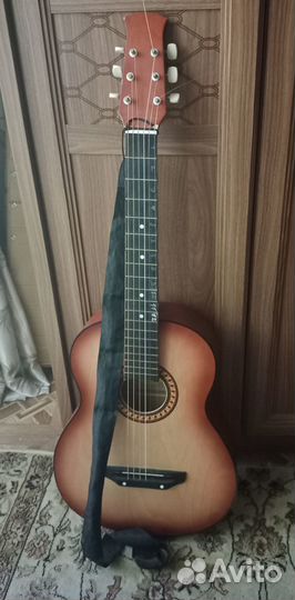 Акустическая гитара 