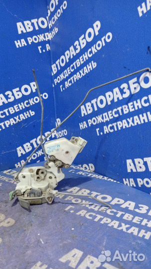 Передний правый замок двери Nissan Primera P10