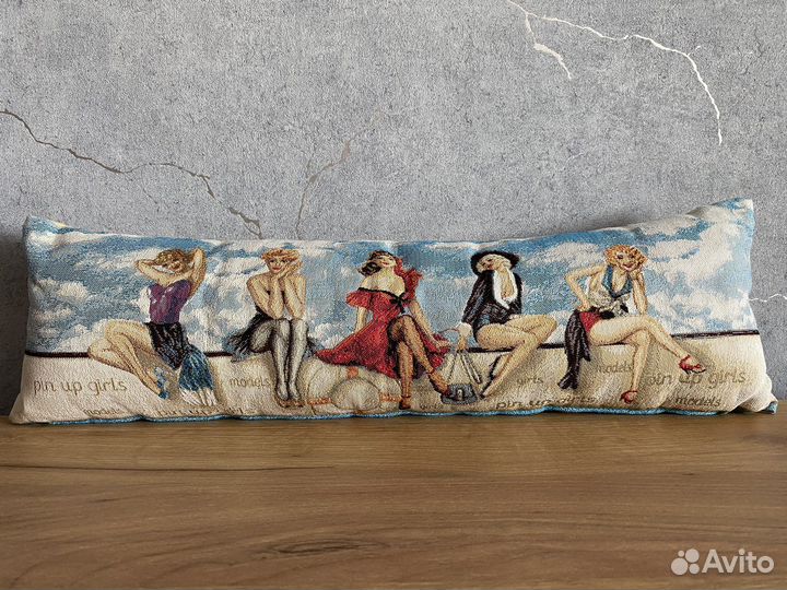 Декоративные подушки на диван