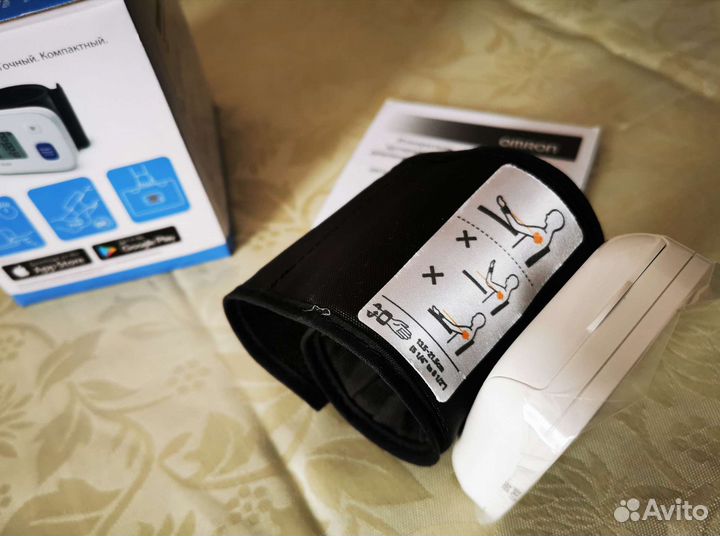 Тонометр Omron RS1 на запястье новый