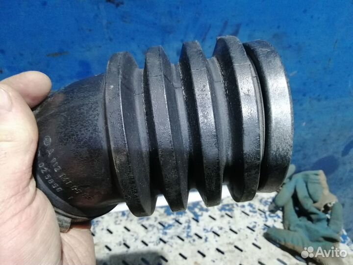 Патрубок воздушного фильтра М112 Mercedes