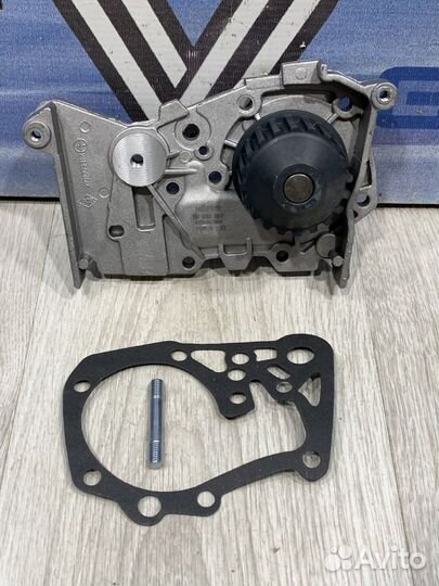 Помпа водяной насос Renault duster