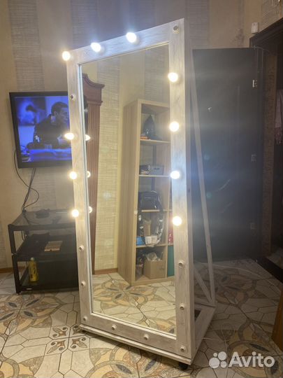 Зеркало передвижное на колесах,ножках