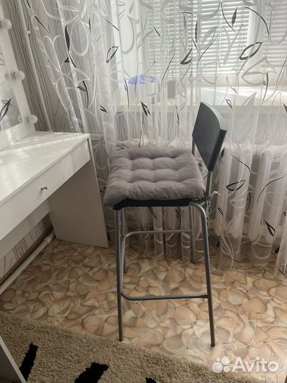 Продается туплетный столик