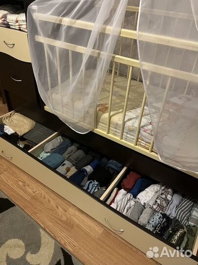 Кроватка с маятником+пеленальный стол