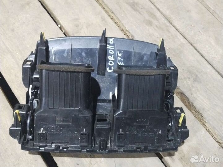 5566312120 Дефлектор возд. центр. toyota Corolla