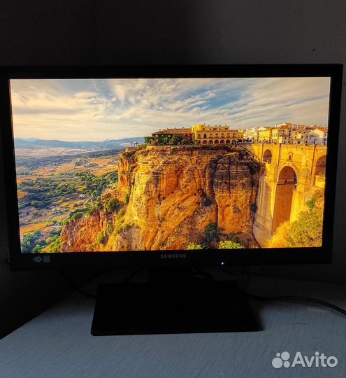 Монитор Samsung syncmaster SA200