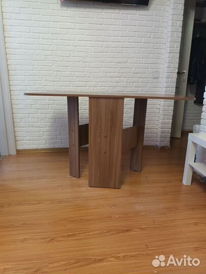 Книжный столик