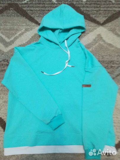 Спортивный женский костюм