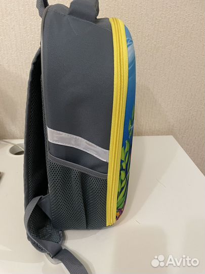 Портфель школьный новый