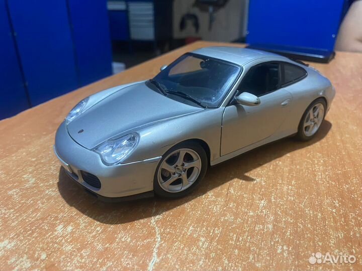 Модель Porsche 911 Carrera 4S Maisto 1/18