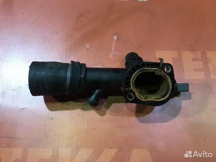 Фланец тройник Фольксваген Каравелла Т5