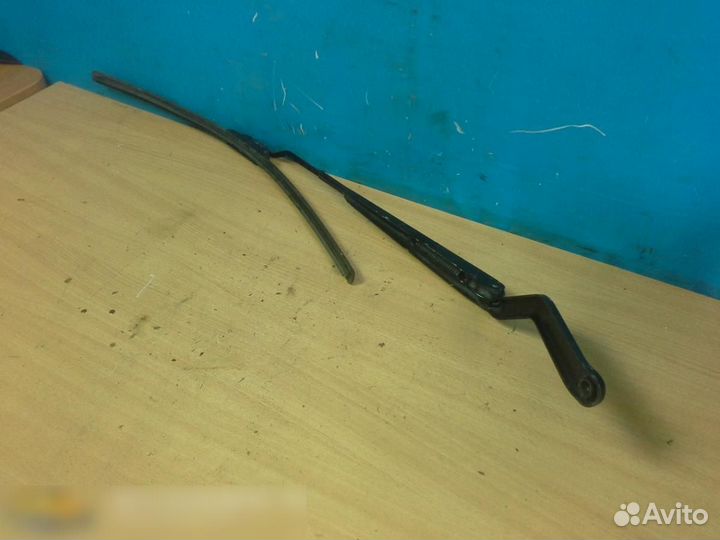 Поводок стеклоочистителя передний правый Ford Fusi