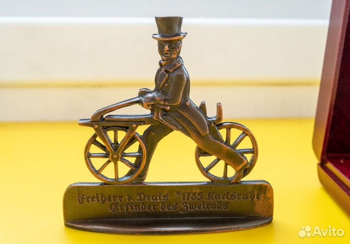 Сувениры, магниты, статуэтки, брелоки, визитница