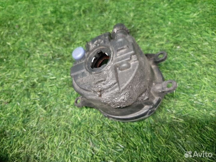 Фара противотуманная левая на Toyota RAV4