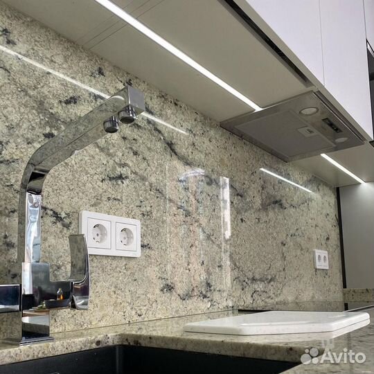 Кухня трехуровневая