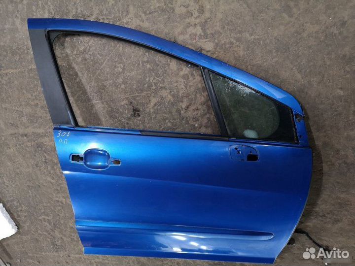 Дверь передняя правая Peugeot 308