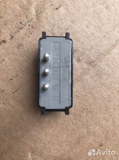 Кнопка включения света в салоне Мерседес W124(502)