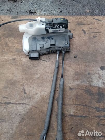 Замок задний/левый на Хендай IX35/2013 год