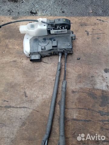 Замок задний/левый на Хендай IX35/2013 год