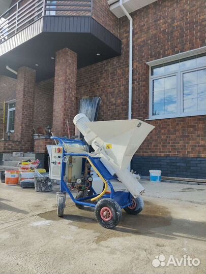 Бригада штукатуров на механизированную штукатурку