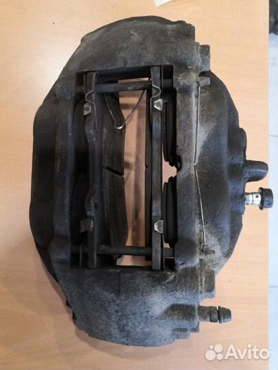 Суппорт тормозной передний правый Lexus Lx570 3