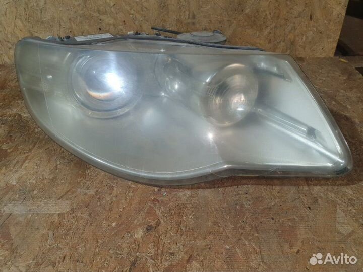 Фара передняя правая Volkswagen Touareg 2007-2010