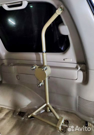 Крепление запасного колеса Toyota LC 100 Lexus