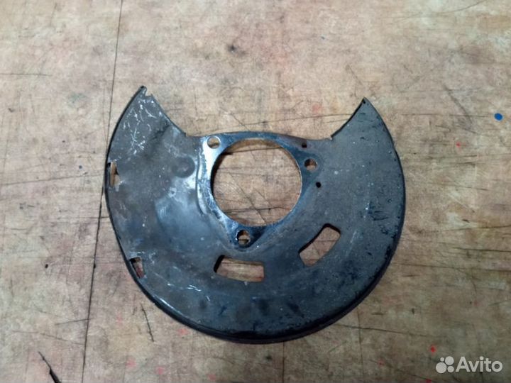 Кожух тормозного диска правый Опель Астра J