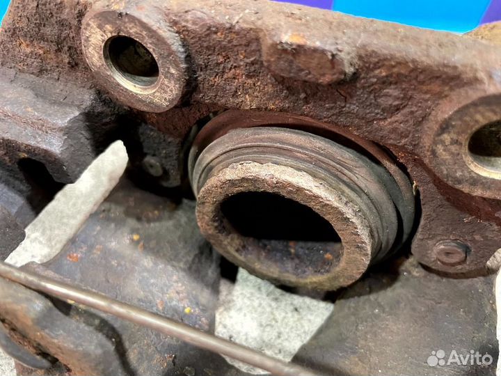 Суппорт передний правый Opel Corsa B