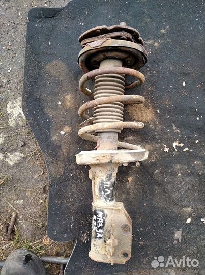 Стойка передняя левая (в сборе) mazda 323 bj