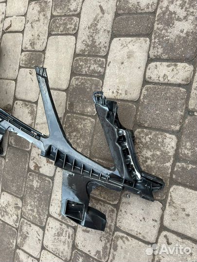 Кронштейн переднего бампера правый Mercedes w212