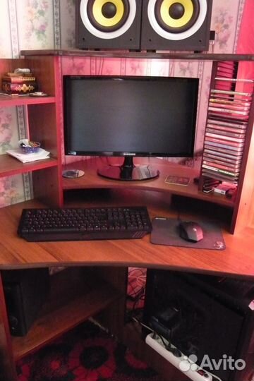 Продам компьютерный стол