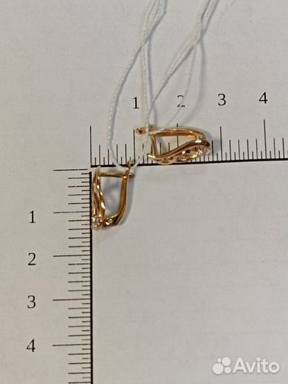 Золотые серьги с камнем