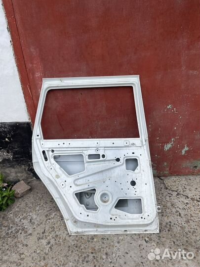 Дверь приора универсал задняя левая