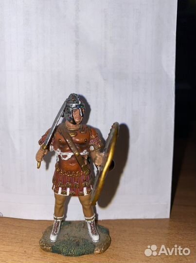 Статуэтка римский воин