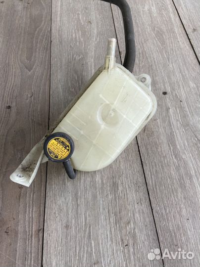 Расширительный бачок Toyota Corolla E150 Королла