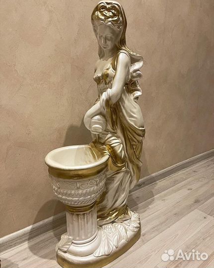 Мадонна с кашпо гипсовая