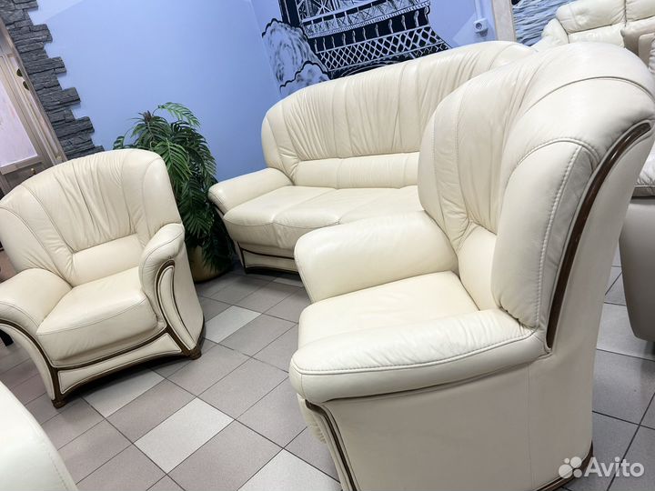 Кожаный диван и 2 кресла Италия