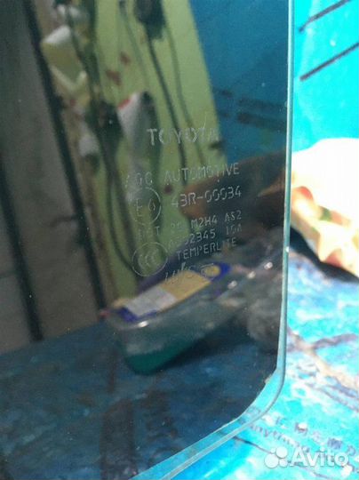 Стекло двери задней левой Toyota Land Cruiser 200