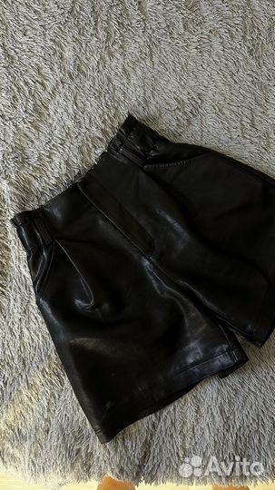 Кожаные шорты