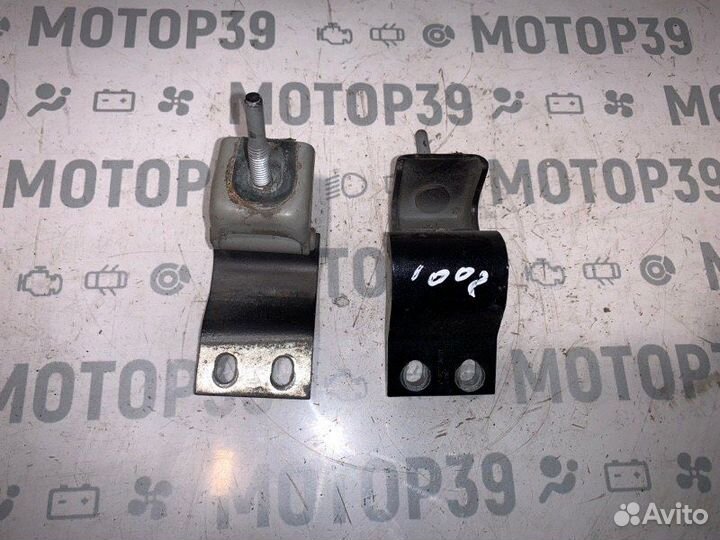 Петля багажника задняя Volkswagen Caddy 1.9 TDI