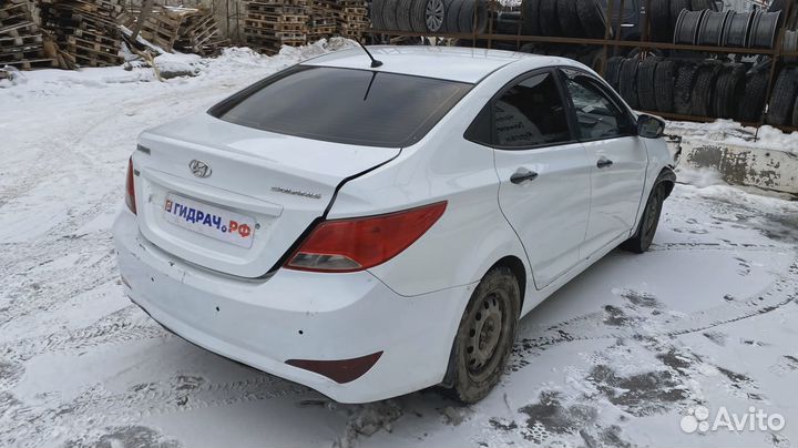 Замок двери задней правой Hyundai Solaris 81420-1R020