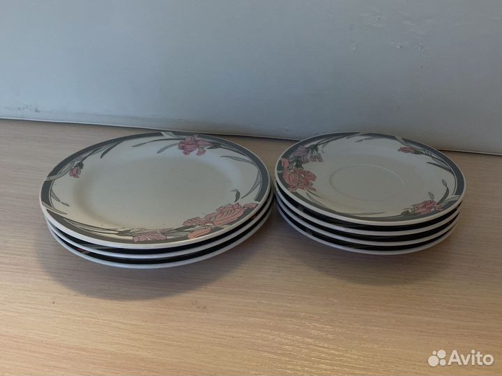Тарелки и блюдца