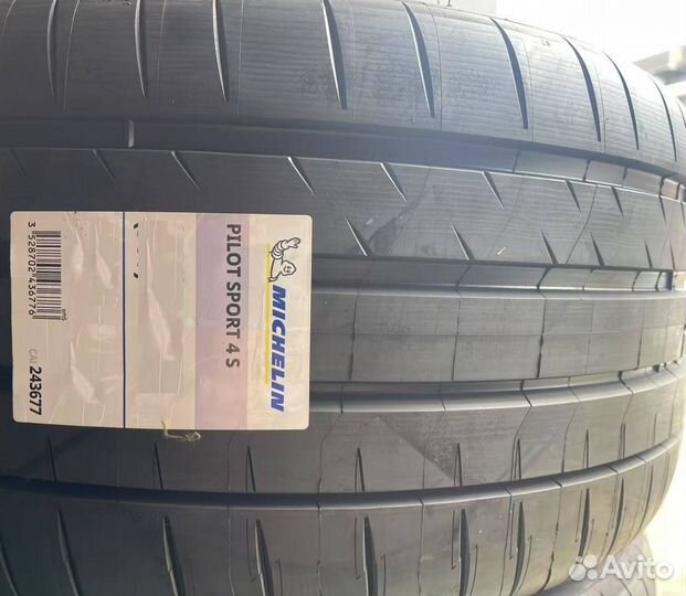 Michelin Pilot Sport 4 S 275/40 R19 и 245/45 R19