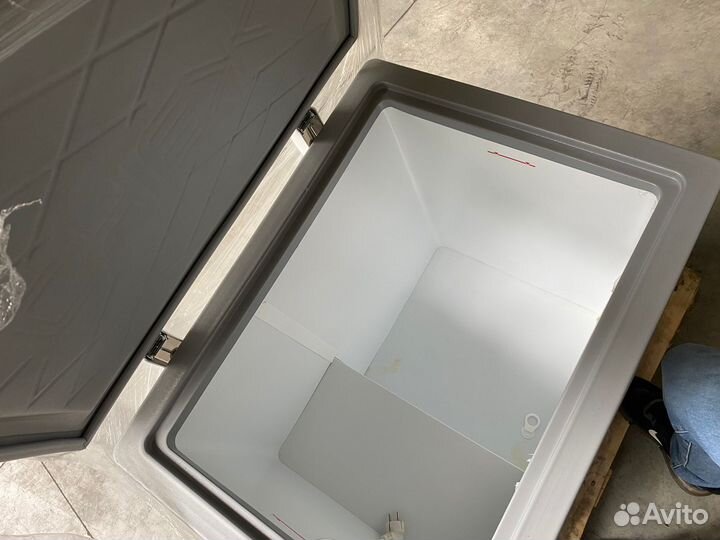 Морозильный ларь с глухой крышкой