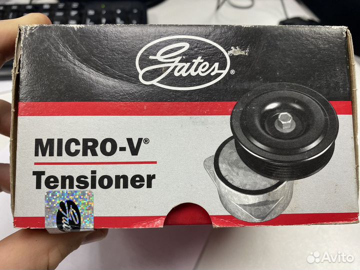 Натяжитель приводного ремня с роликом gates t38414