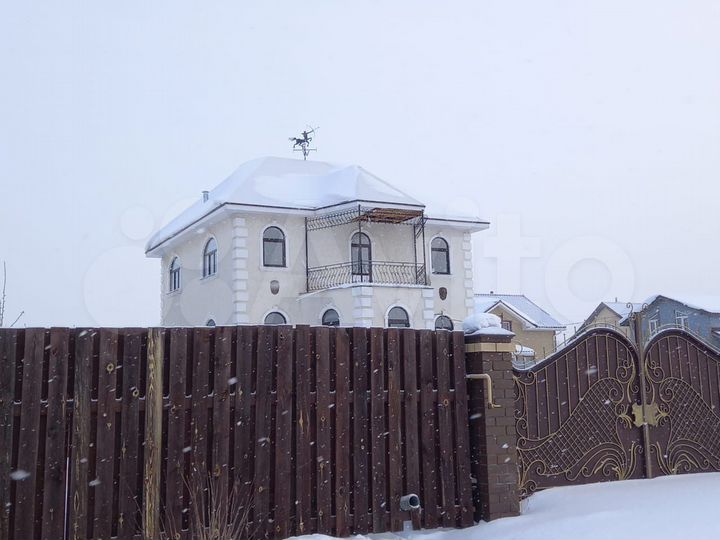 Коттедж 280 м² на участке 10 сот.